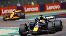 Lando Norris a la 'caza' de Verstappen en las vueltas finales del GP de la Emilia Romaña