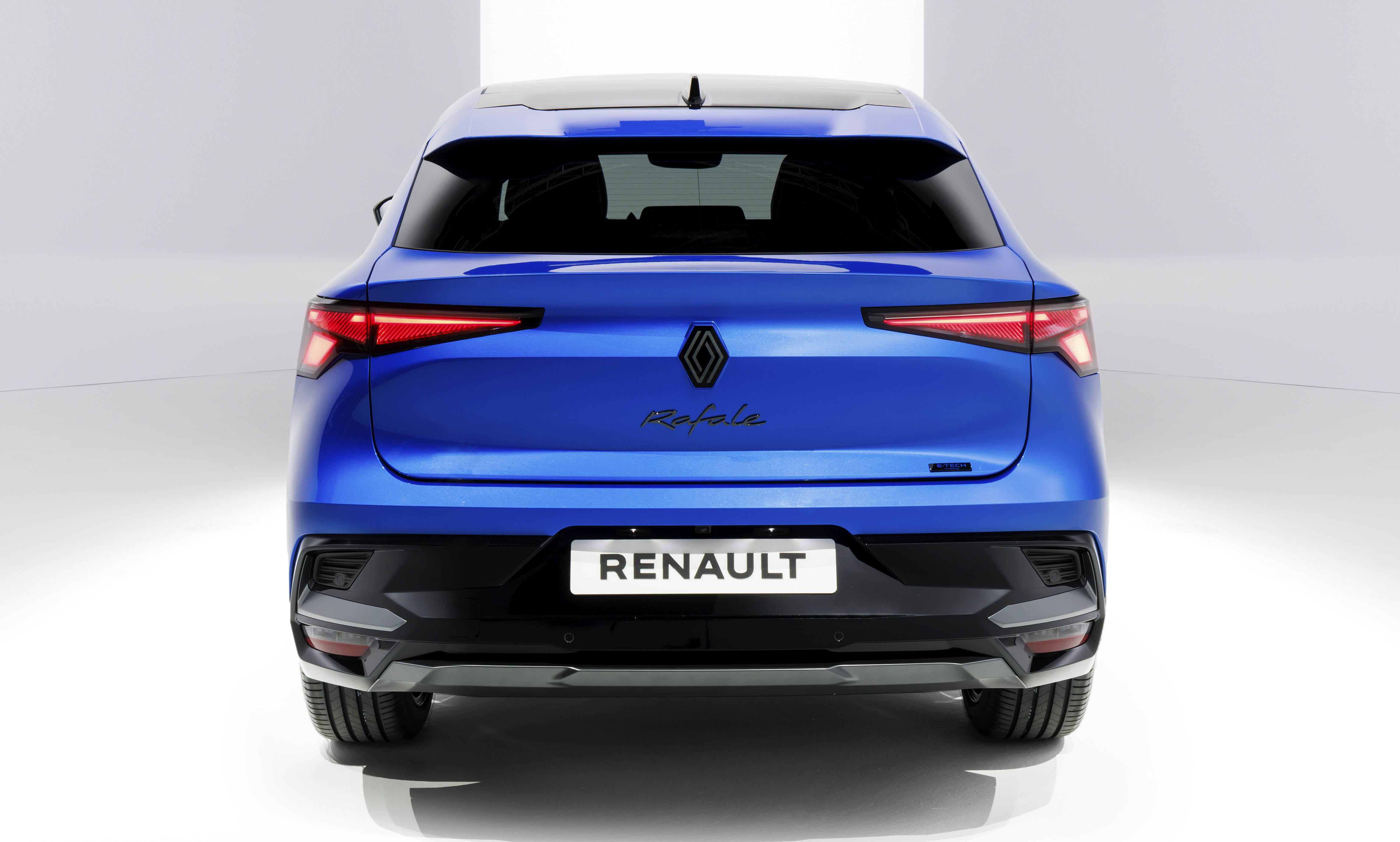 Renault Rafale el SUV coupé híbrido que es ágil como un Clio entre