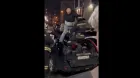 Vídeo: Sobrevive tras caer sobre un coche desde lo alto de un edificio - SoyMotor.com