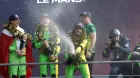 Albert Costa celebra la victoria en Le Mans