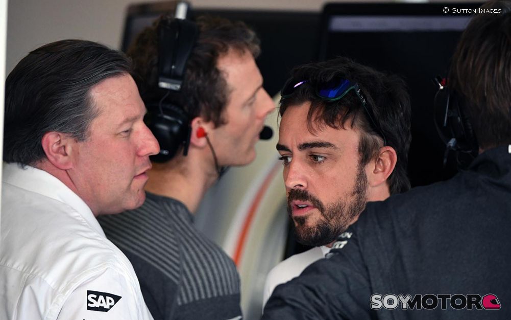 Brown, "desesperado" por renovar a Alonso: "Tiene cinco años más" Alonso-brown-mclaren-renovacion-f1-soymotor