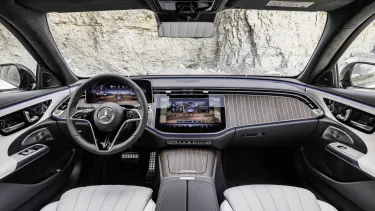 Interior Mercedes-Benz Clase E All-Terrain 2024 - SoyMotor.com