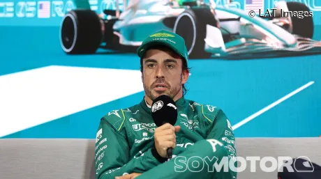 Fernando Alonso reivindica el español ante la prensa mundial - SoyMotor.com