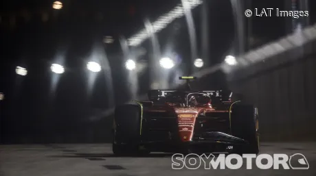 Sainz lidera un doblete Ferrari en los Libres 2 de Singapur; Alonso, cuarto - SoyMotor.com