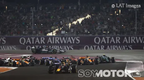 Verstappen gana en Catar y los Mercedes repiten la de España 2016 - SoyMotor.com