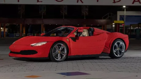 Crean un Ferrari 296 GTS con piezas de Lego a tamaño real - SoyMotor.com