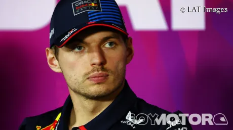 Max Verstappen en la rueda de prensa de los test de Baréin