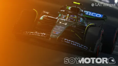 Alonso vuela a una vuelta y lidera los Libres 2 de Arabia Saudí - SoyMotor.com