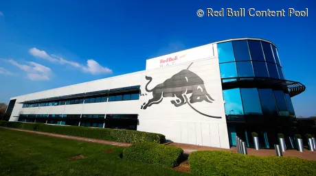 red-bull-fabrica-soymotor.jpg