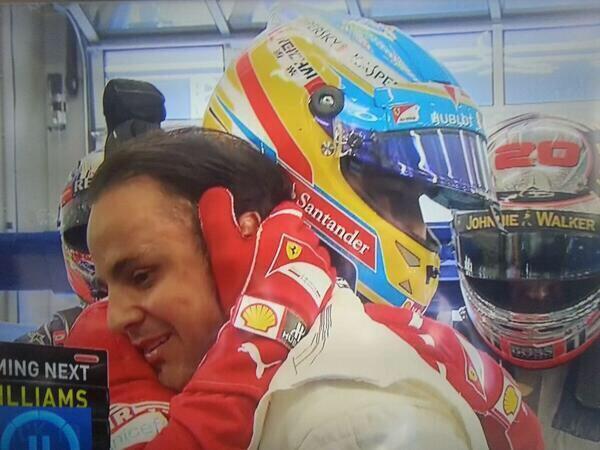 Fernando Alonso felicita y abraza a Felipe Massa en Austria