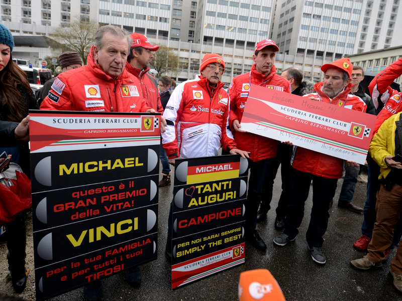 Fans de Michael Schumacher homenajean al heptacampeón en el hospital
