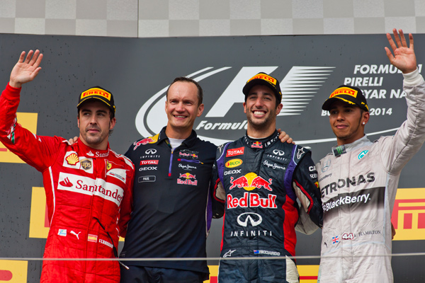 Fernando Alonso, Daniel Ricciardo y Lewis Hamilton en el podio de Hungaroring