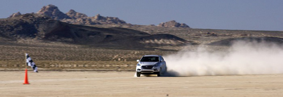 hyundai-motors-tucson-fuel-cell-sets-land-speed-record-in-the-ca.-700x394.jpg