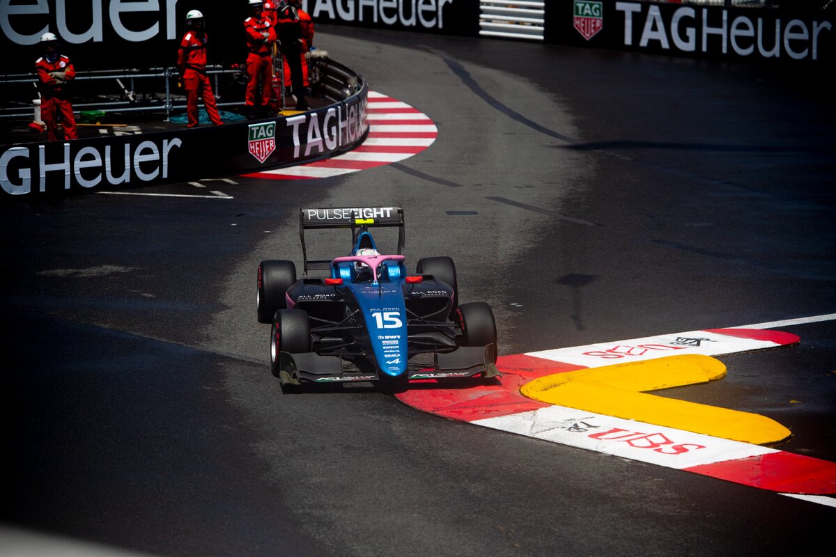 Minì se lleva la Pole de F3 en Mónaco con una vuelta mágica; Martí