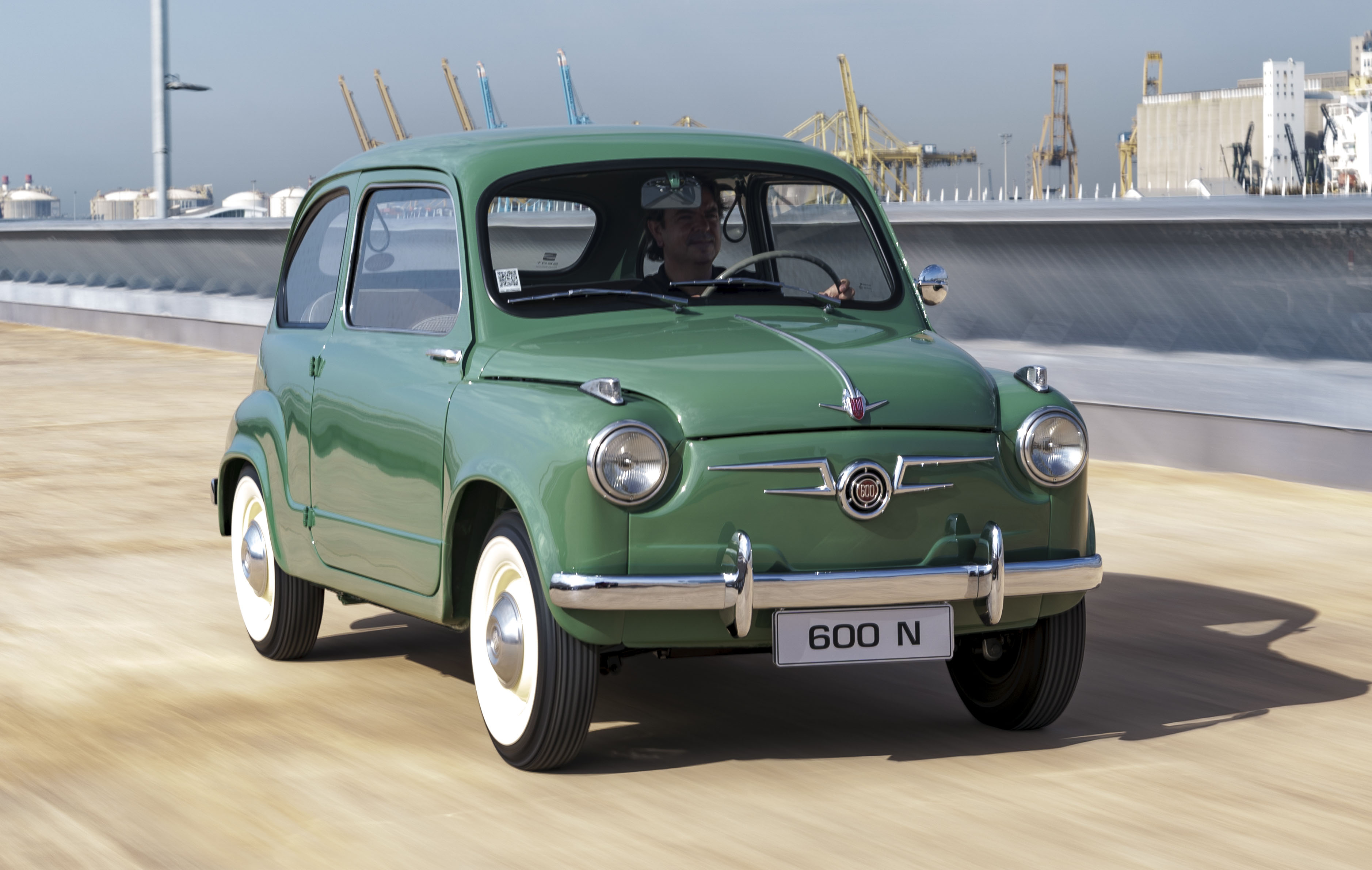 Hace 50 años nos dijo adiós el Seat 600, el coche que sentó las bases del  automóvil en España