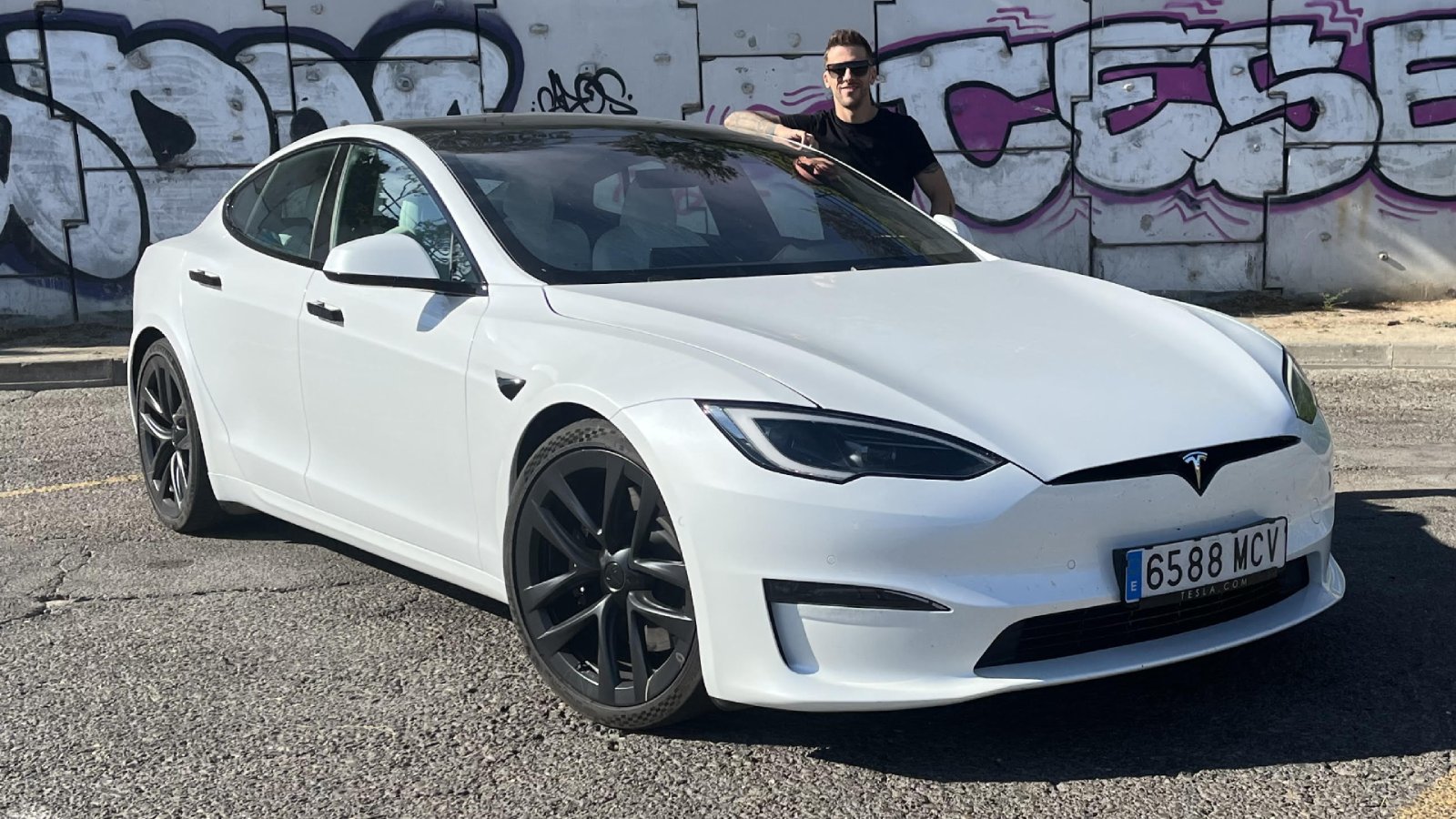 Tesla presenta su exclusiva plataforma de carga inalámbrica, Gadgets