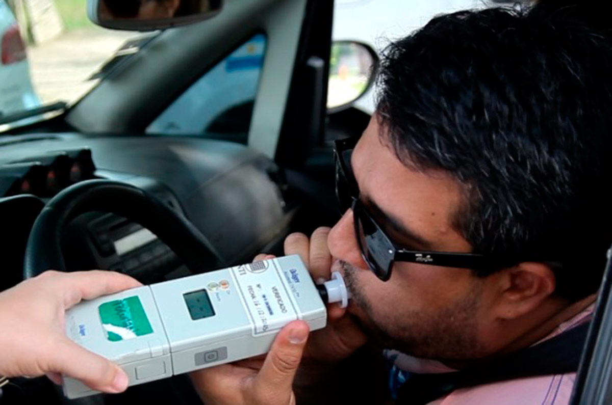 Los conductores que circulen por Francia ya deben llevar un etilómetro en  sus vehículos