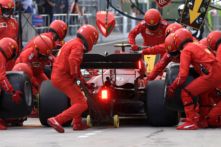 Ferrari valora que Sainz les hiciera cuestionarse la estrategia - SoyMotor.com