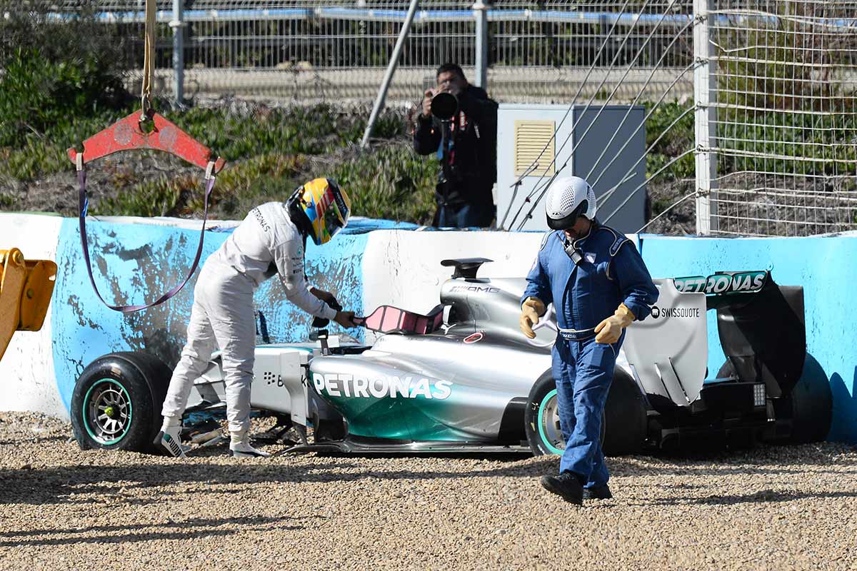 Lewis Hamilton, el más activo en la primera mañana de test en Jerez.