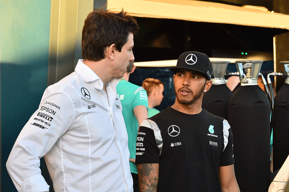 Hill advierte del peligro de no darle libertad a Hamilton en Mercedes - SoyMotor.com