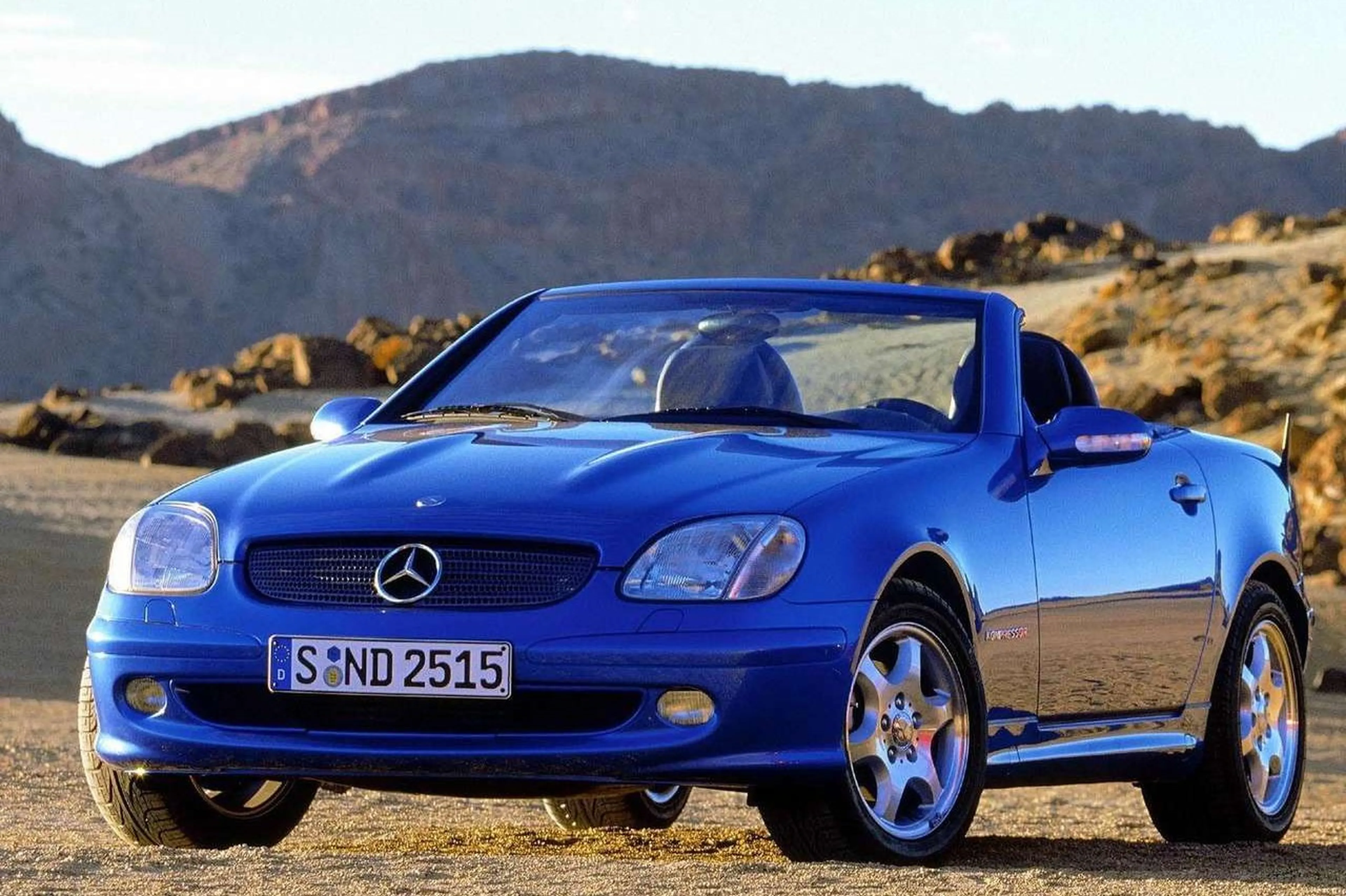 El SLK fue el primer coupé-cabrio de techo metálico.