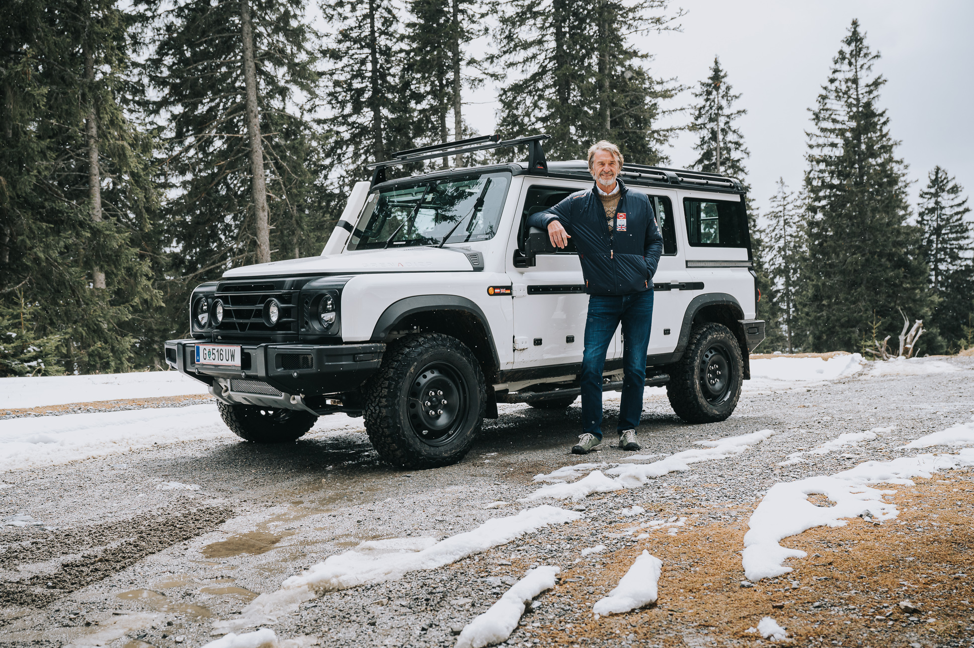 Jim Ratcliffe, con el coche que ha decidido crear.