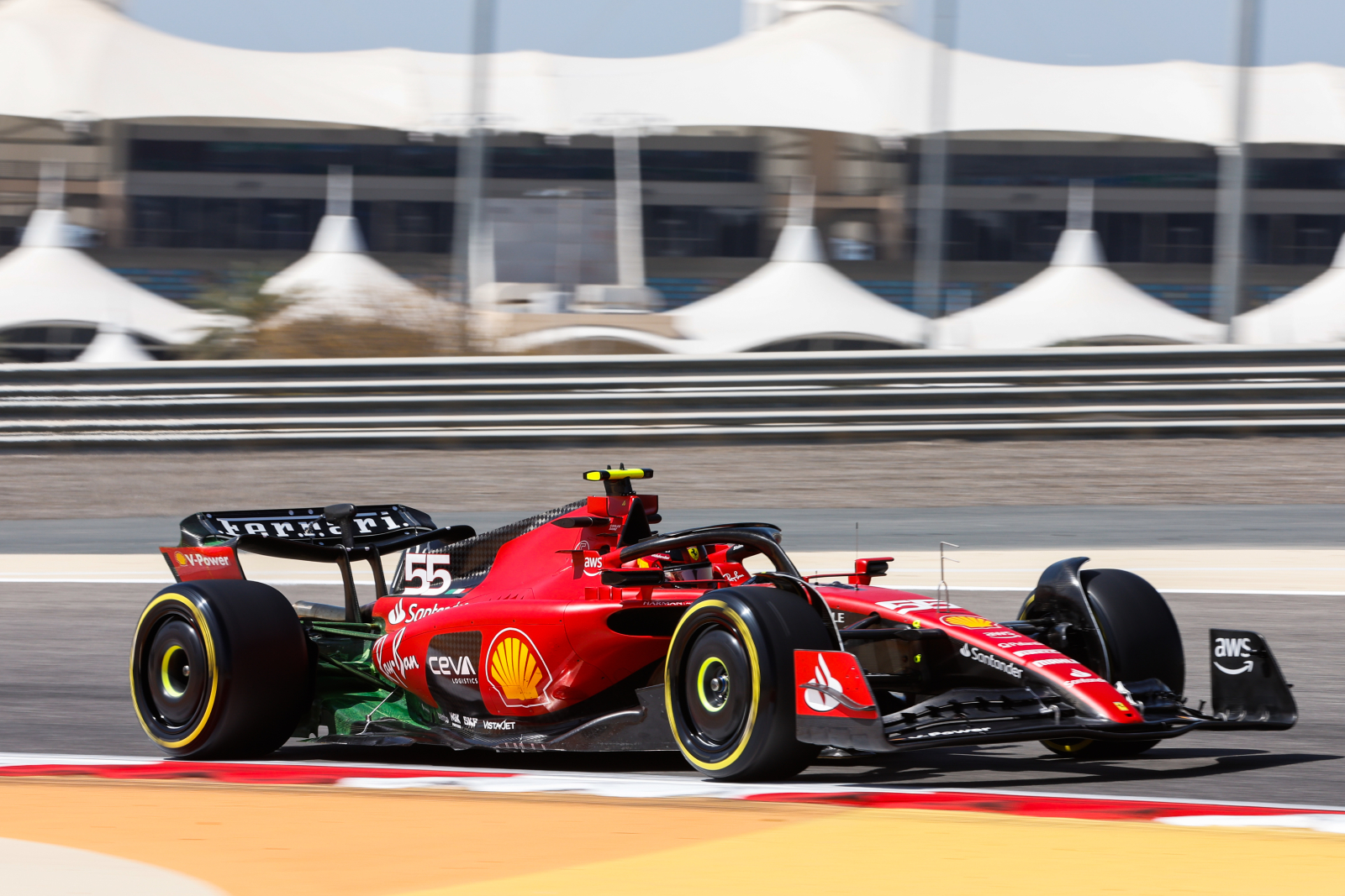 Carlos Sainz en los test de pretemporada F1 2023 de Baréin