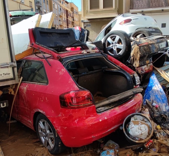 Coche afectado por la DANA en la localidad de Benetusser –Valencia–.