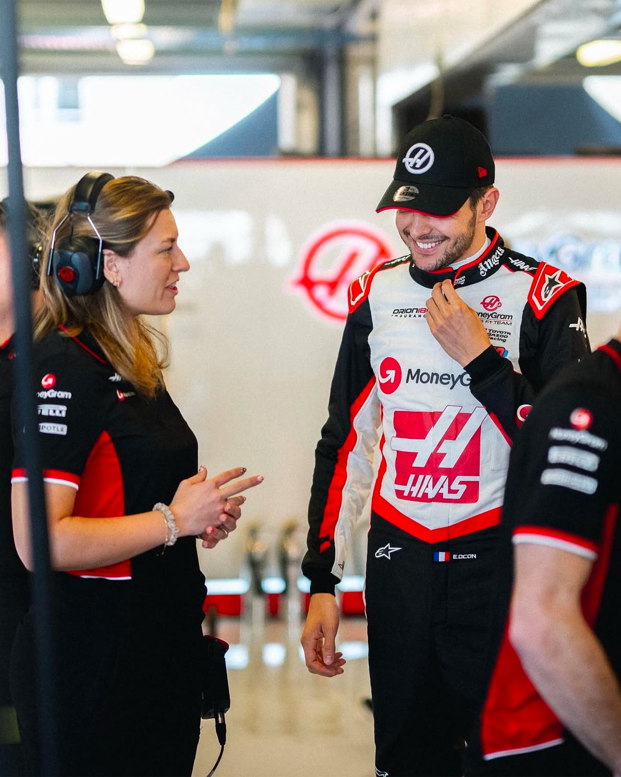 Esteban Ocon y Laura Müller en Abu Dabi