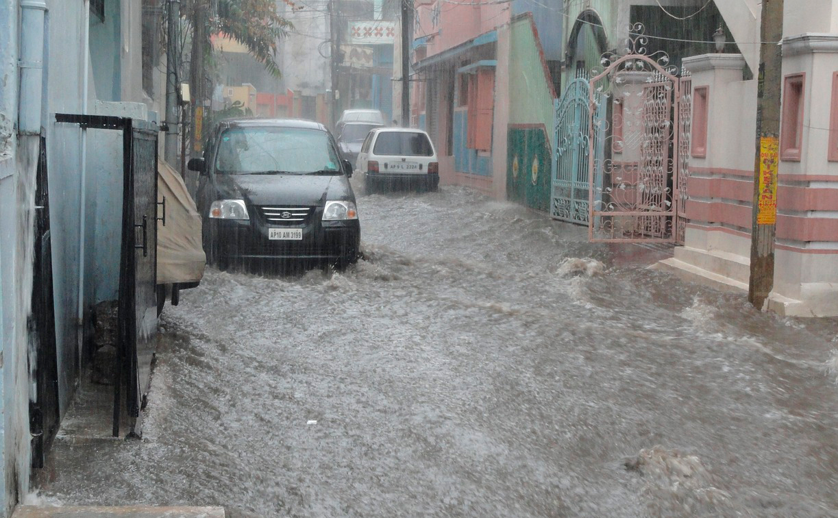 Salir del coche en caso de inundación o riada - SoyMotor.com