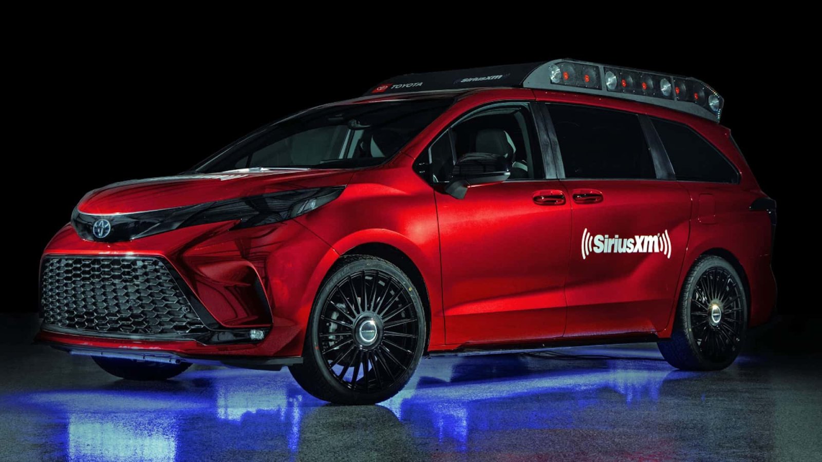 Toyota Sienna preparado para ser una cabina de Dj - SoyMotor.com
