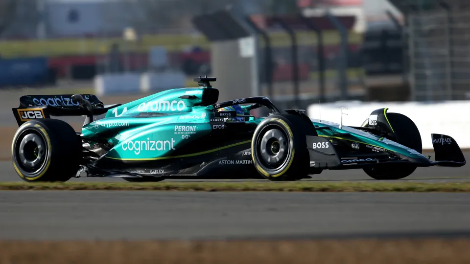 Alonso, tras rodar "sin problemas" con el AMR23: "Lo he disfrutado" - SoyMotor.com