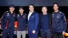 Jim Farley y Christian Horner con los pilotos de Red Bull