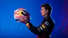 Max Verstappen con su casco para 2023