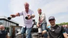 Jeremy Clarkson cumple su palabra e invita a cervezas al equipo Alpine - SoyMotor.com