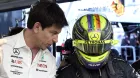 Mercedes ha renovado a Hamilton sólo por dos años para evitar cláusulas de rescisión, revela Wolff - SoyMotor.com