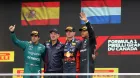 Fernando Alonso, Adrian Newey, Max Verstappen y Lewis Hamilton en el podio de Canadá