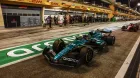 Fernando Alonso a la salida de boxes en Baréin