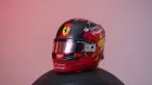 Carlos Sainz presenta su casco para la temporada 2024 - SoyMotor.com