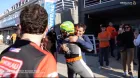 Eric Gené se abraza a su padre al salir del coche en Valencia - Winter series
