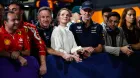 Christian Horner, Geri Halliwell y Adrian Newey en la celebración del podio de Max Verstappen y Sergio Pérez en Arabia