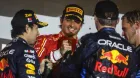 Carlos Sainz, Max Verstappen y Sergio Pérez en el podio de Baréin