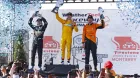 Alex Palou celebra en el podio su victoria en Laguna Seca