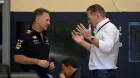 Christian Horner y Jos Verstappen en los test de pretemporada de 2024 en Baréin