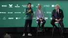 Fernando Alonso y Adrian Newey, junto con Lawrence Stroll en la rueda de prensa de presentación del diseñador