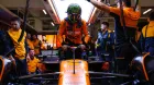 Lando Norris en el garaje de McLaren