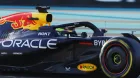 Isack Hadjar con Red Bull en Yas Marina durante los test