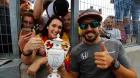 alonso-aficionados-soymotor.jpg