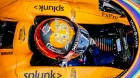 casco_sainz_abu_dabi_viernes_2020_soymotor.jpg