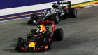 ricciardo-hamilton-redbull-singapur-soymotor.jpg